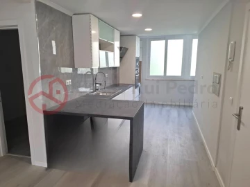 Apartamento T2 para Venda em Benfica