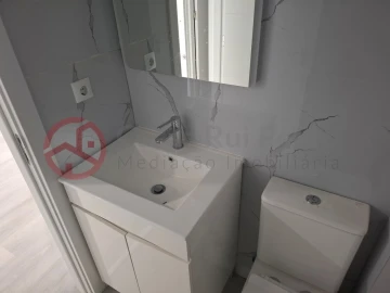 Apartamento T2 para Venda em Benfica