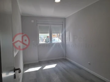 Apartamento T2 para Venda em Benfica