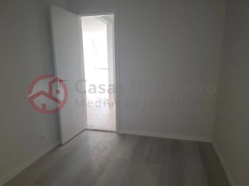 Apartamento T2 para Venda em Benfica