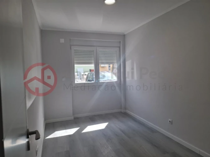 Apartamento T2 para Venda em Benfica Foto 17