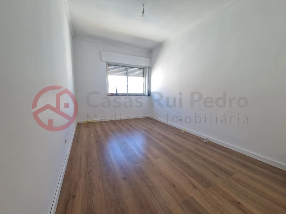 Apartamento T3 para Venda em Seixal, Arrentela e Aldeia de Paio Pires Foto 3