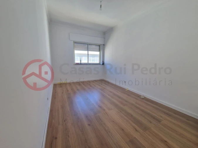 Apartamento T3 para Venda em Seixal, Arrentela e Aldeia de Paio Pires Foto 1