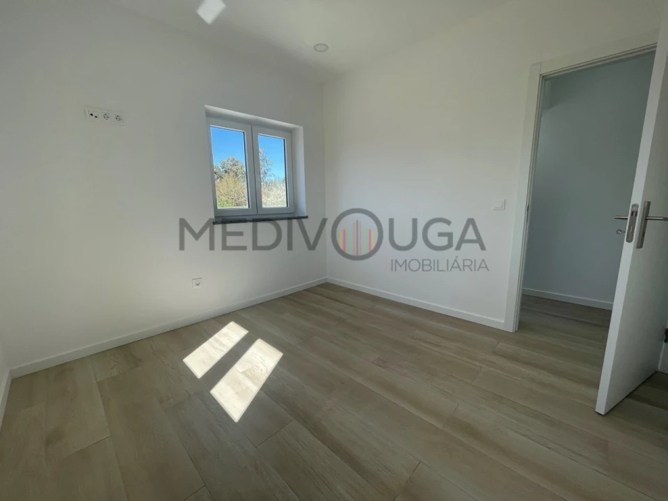 Moradia T4 para Venda em Aguada de Cima Foto 13