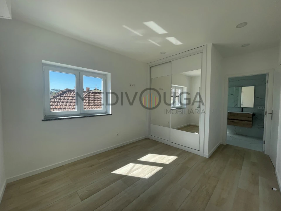 Moradia T4 para Venda em Aguada de Cima Foto 14