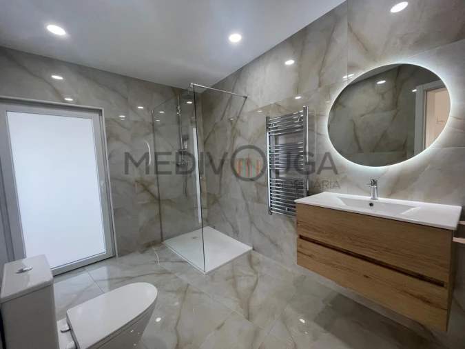 Moradia T4 para Venda em Aguada de Cima Foto 2