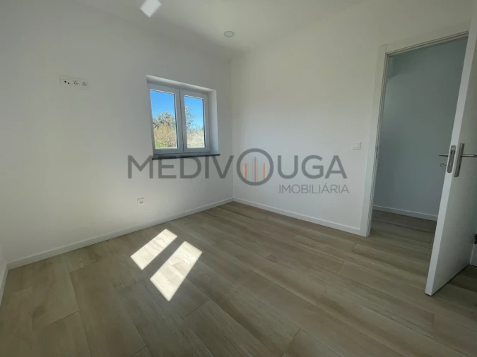 Moradia T4 para Venda em Aguada de Cima Foto 13