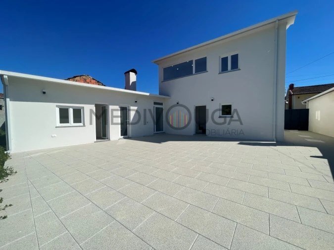 Moradia T4 para Venda em Aguada de Cima Foto 17