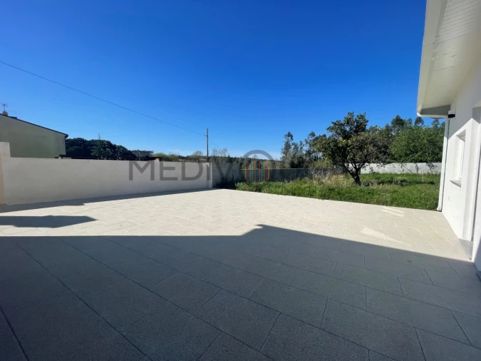 Moradia T4 para Venda em Aguada de Cima Foto 18