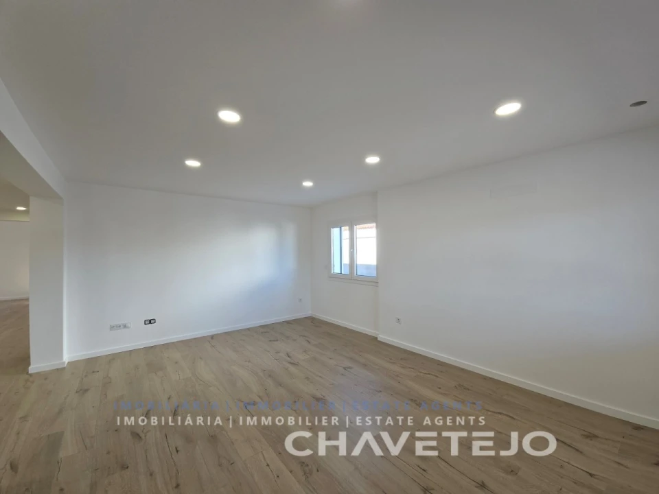 Moradia T4 para Venda em São João Baptista e Santa Maria dos Olivais Foto 5