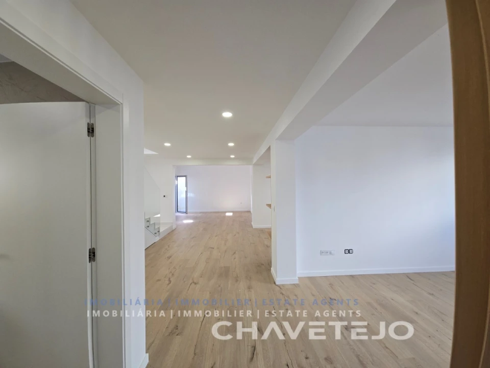 Moradia T4 para Venda em São João Baptista e Santa Maria dos Olivais Foto 7