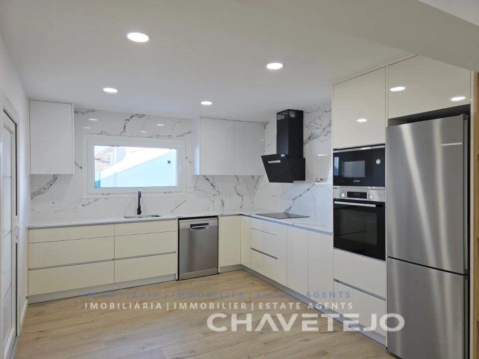 Moradia T4 para Venda em São João Baptista e Santa Maria dos Olivais Foto 11