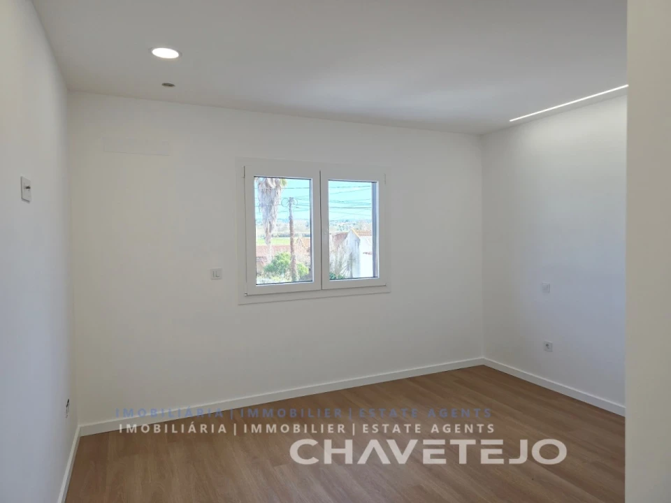 Moradia T4 para Venda em São João Baptista e Santa Maria dos Olivais Foto 48