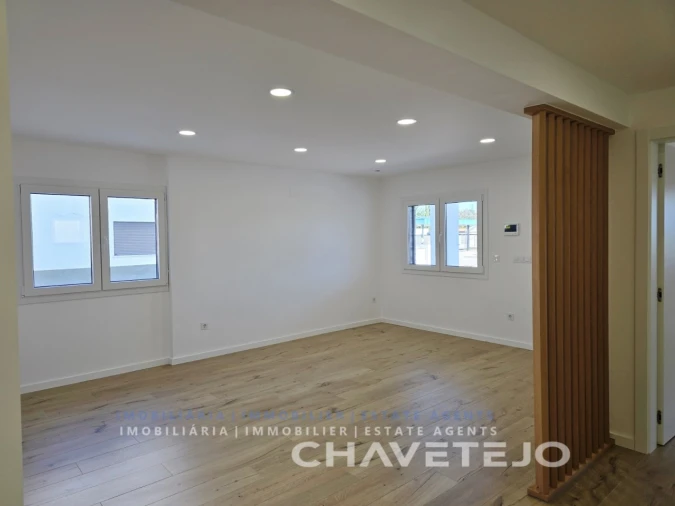 Moradia T4 para Venda em São João Baptista e Santa Maria dos Olivais Foto 2