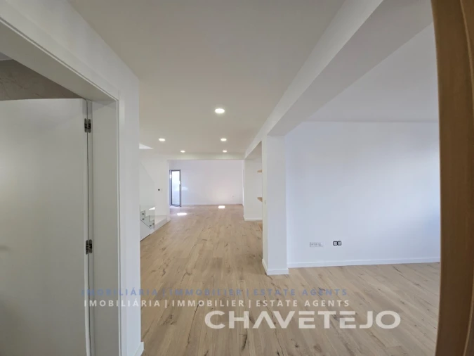 Moradia T4 para Venda em São João Baptista e Santa Maria dos Olivais Foto 7