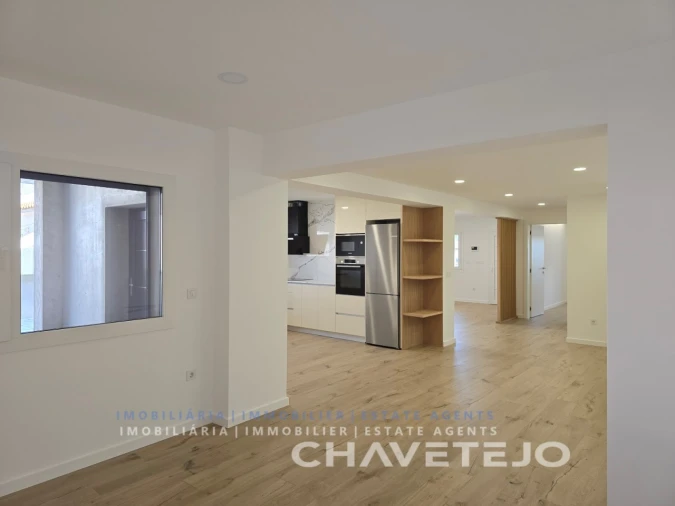 Moradia T4 para Venda em São João Baptista e Santa Maria dos Olivais Foto 9