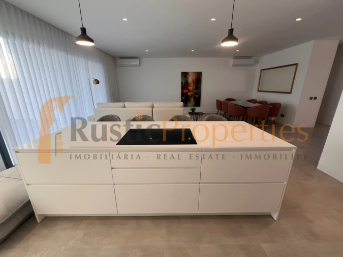 Moradia T4 para Venda em Quarteira Foto 8