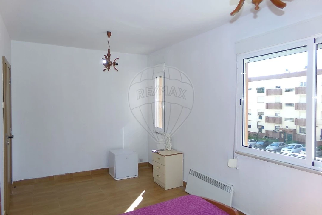 Apartamento T3 para Arrendamento em Vialonga Foto 3