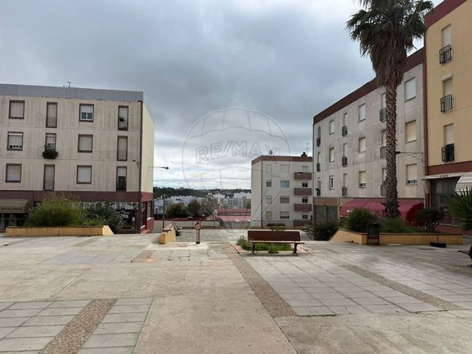 Apartamento T3 para Arrendamento em Vialonga Foto 2