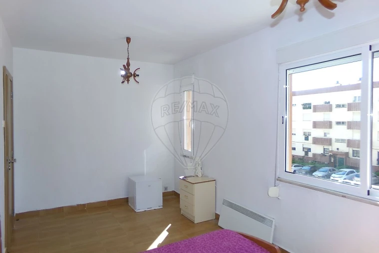 Apartamento T3 para Arrendamento em Vialonga Foto 3