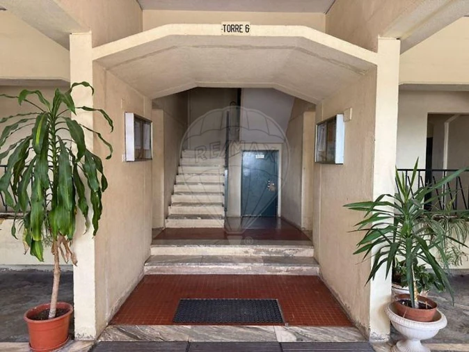 Apartamento T3 para Arrendamento em Vialonga Foto 1