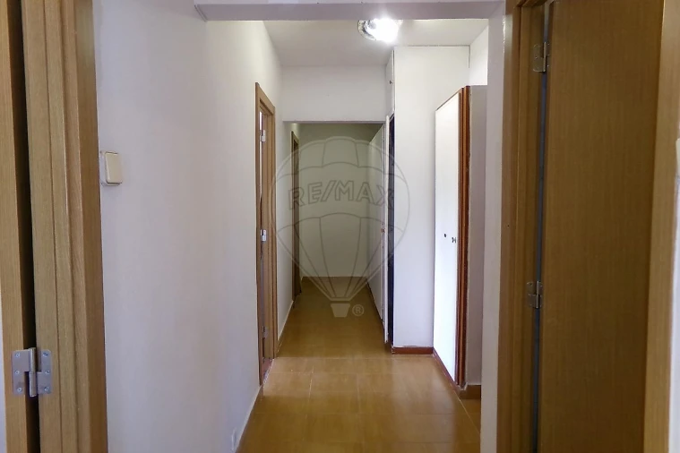 Apartamento T3 para Arrendamento em Vialonga Foto 4