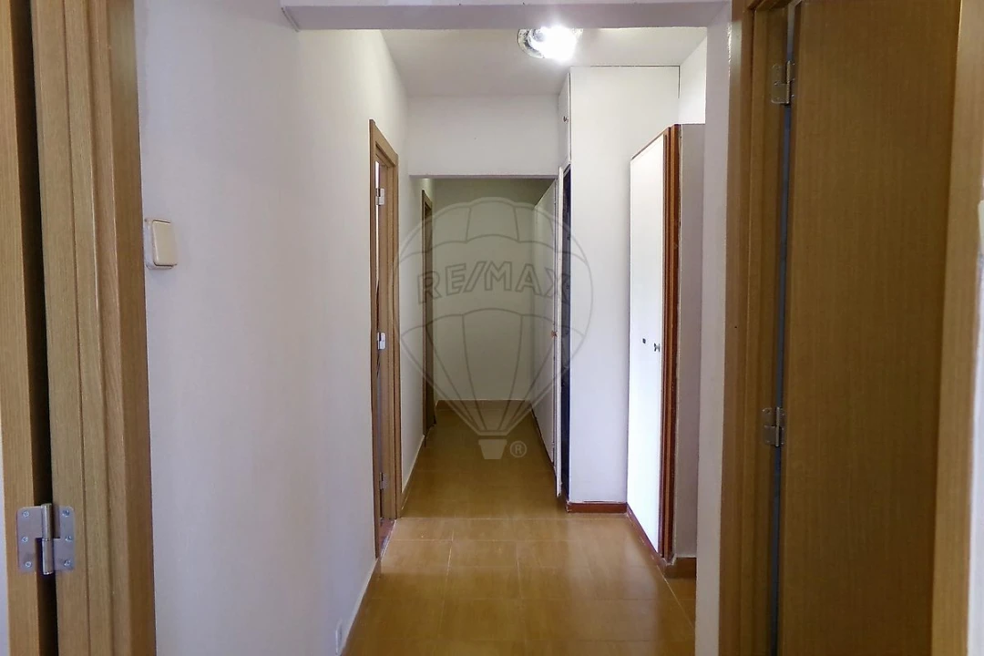 Apartamento T3 para Arrendamento em Vialonga Foto 4