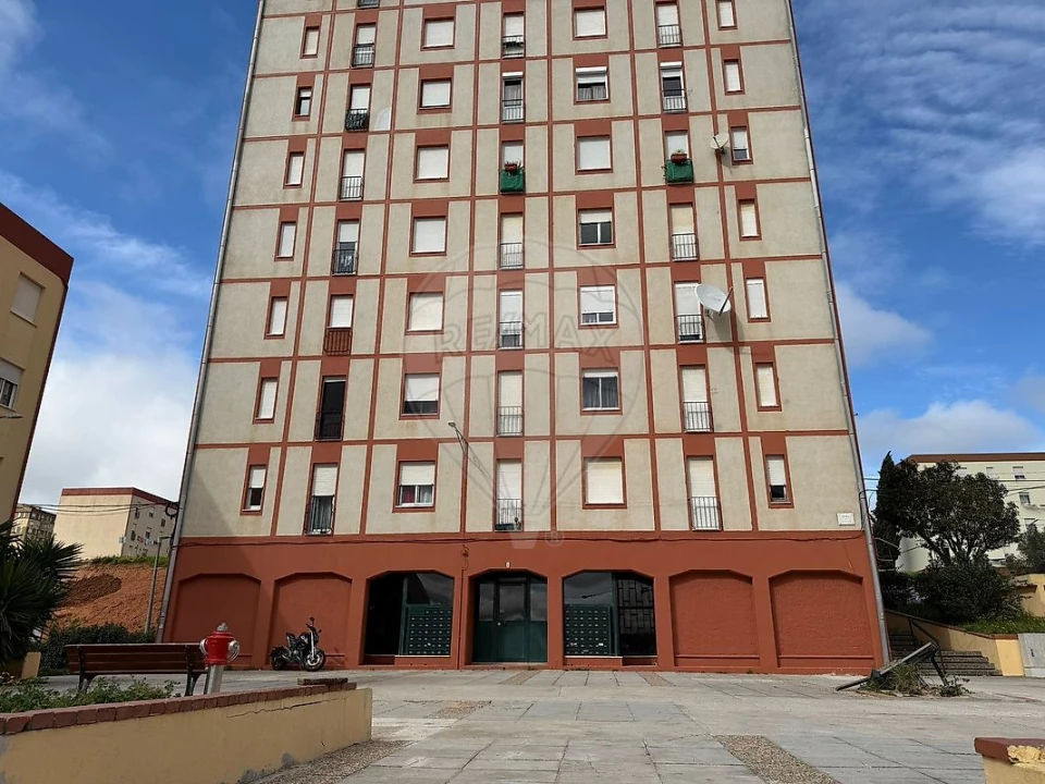 Apartamento T3 para Arrendamento em Vialonga Foto 12