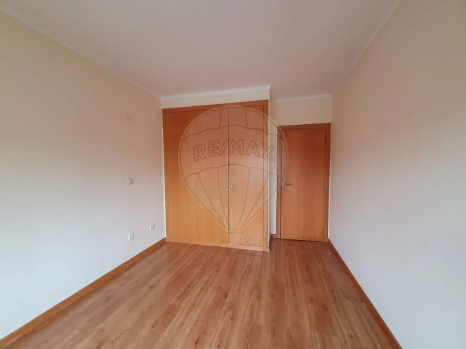 Apartamento T2 para Venda em Canelas Foto 11