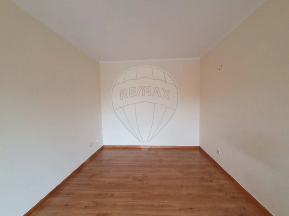 Apartamento T2 para Venda em Canelas Foto 10