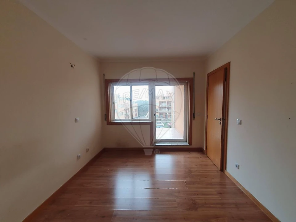 Apartamento T2 para Venda em Canelas Foto 13