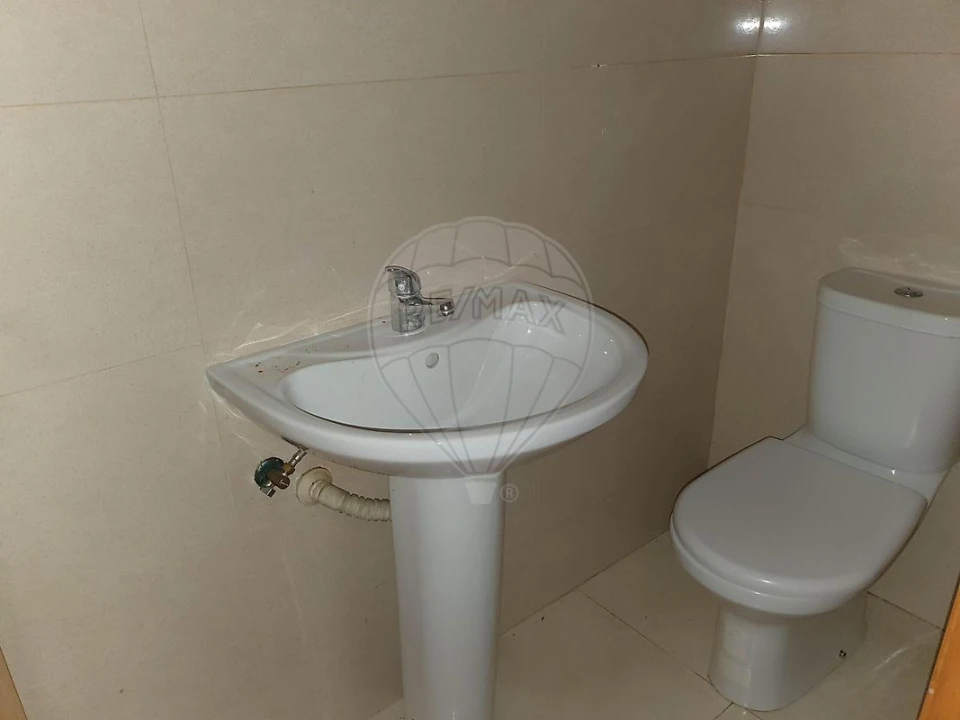 Apartamento T2 para Venda em Canelas Foto 6