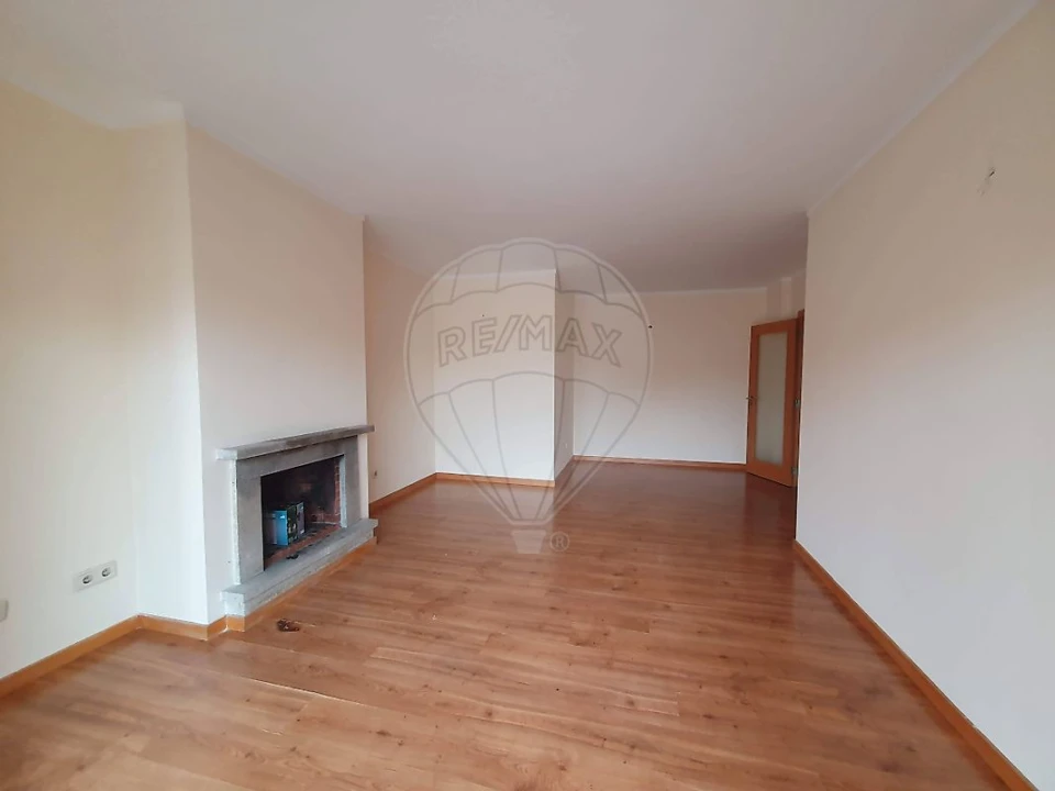 Apartamento T2 para Venda em Canelas Foto 4