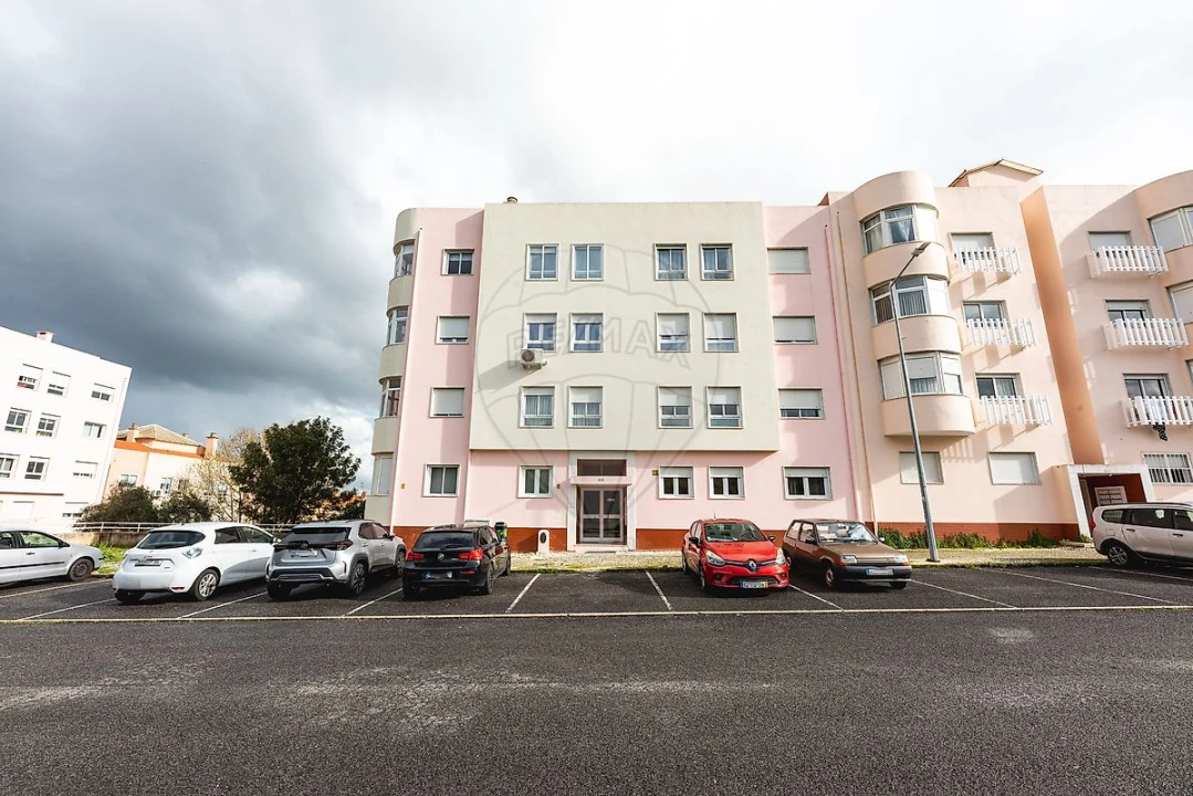 Apartamento T2 para Venda em Vialonga Foto 3