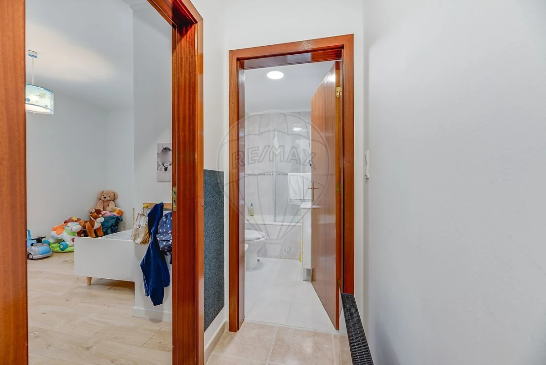 Apartamento T2 para Venda em Vialonga Foto 4