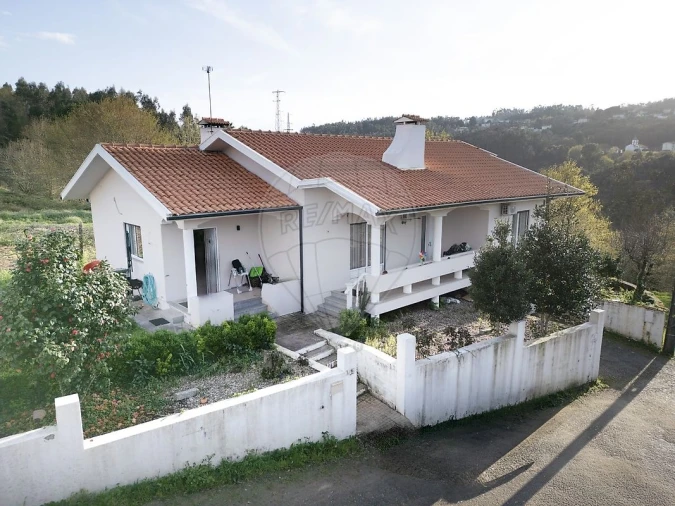 Moradia T3 para Venda em Pinheiro da Bemposta, Travanca e Palmaz Foto 4