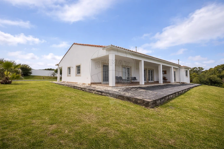 Moradia T4 para Venda em Vermelha Foto 2