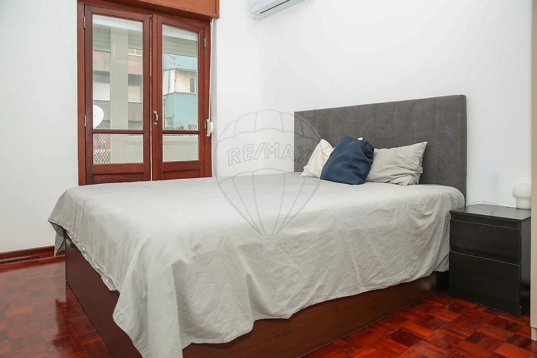 Apartamento T2 para Venda em Póvoa de Santa Iria e Forte da Casa Foto 8