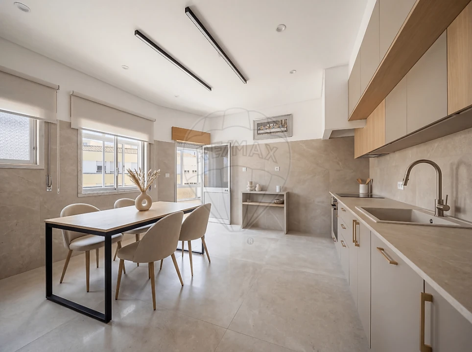 Apartamento T3 para Venda em Santa Iria de Azoia, São João da Talha e Bobadela Foto 16