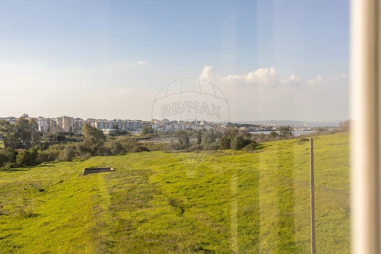 Apartamento T3 para Venda em Seixal, Arrentela e Aldeia de Paio Pires Foto 9