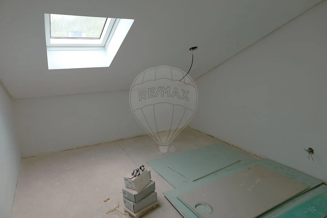 Moradia T2 para Venda em Dois Portos e Runa Foto 33