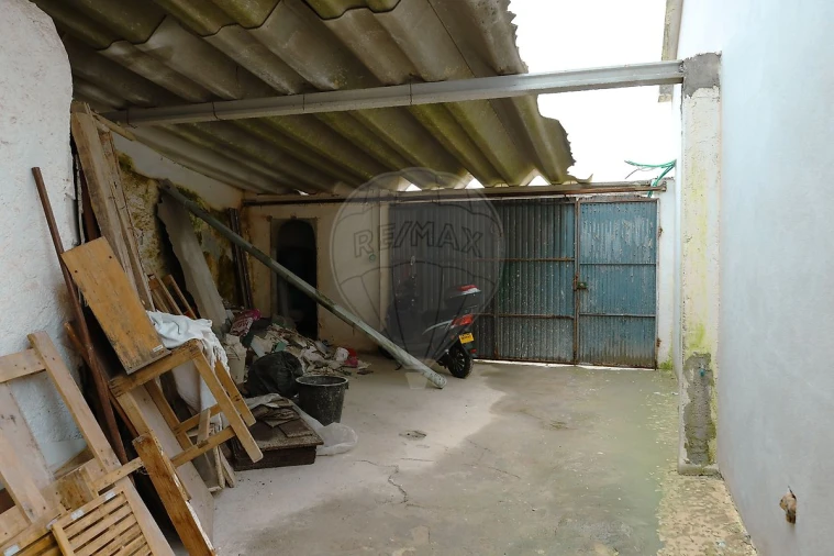 Moradia T2 para Venda em Dois Portos e Runa Foto 18