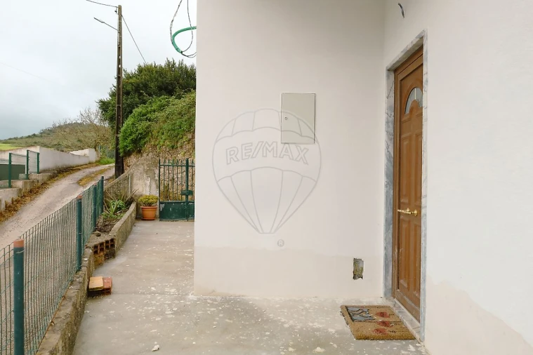 Moradia T2 para Venda em Dois Portos e Runa Foto 16