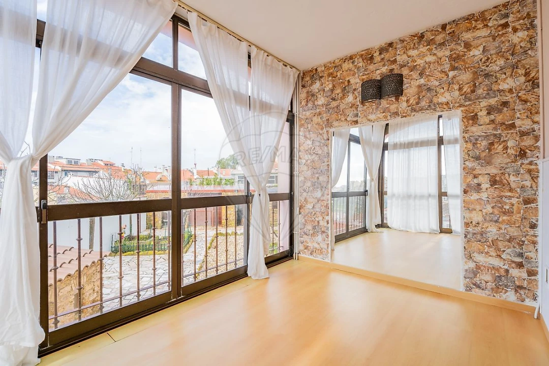 Moradia T6 para Arrendamento em Cacém e São Marcos Foto 12