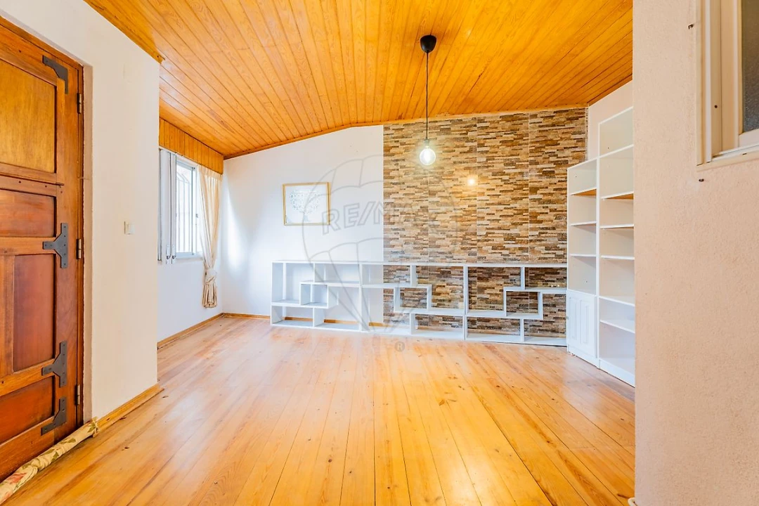 Moradia T6 para Arrendamento em Cacém e São Marcos Foto 6