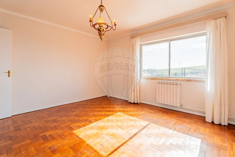 Moradia T6 para Arrendamento em Cacém e São Marcos Foto 4