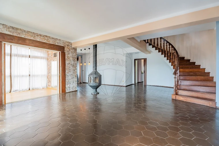 Moradia T6 para Arrendamento em Cacém e São Marcos Foto 8