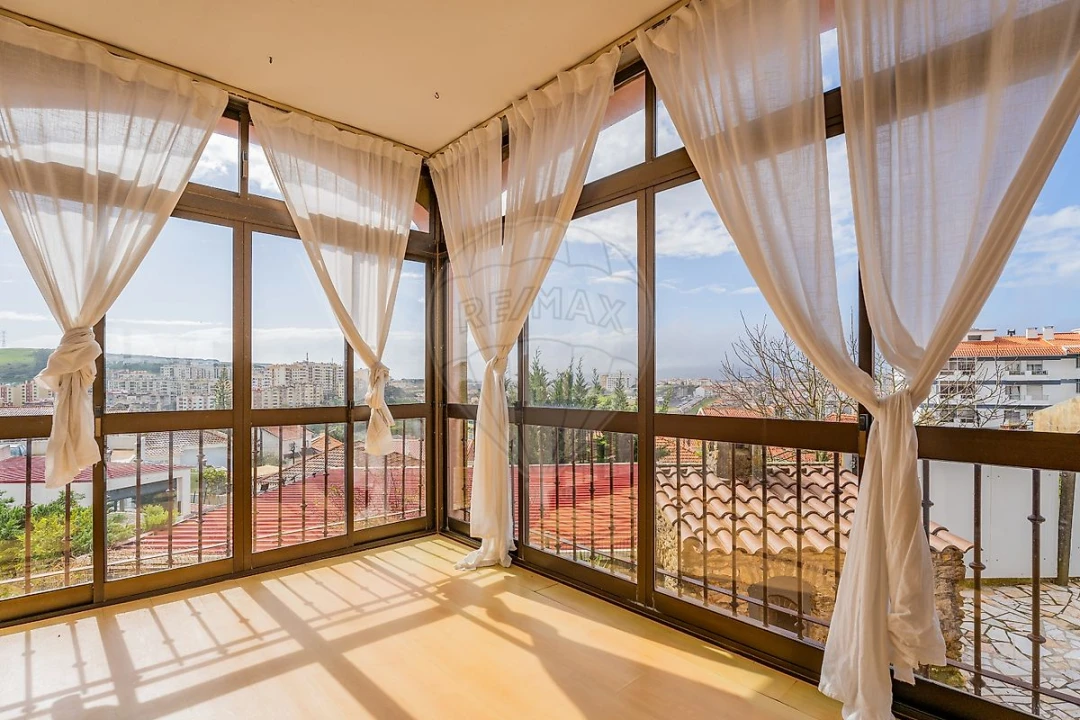 Moradia T6 para Arrendamento em Cacém e São Marcos Foto 9