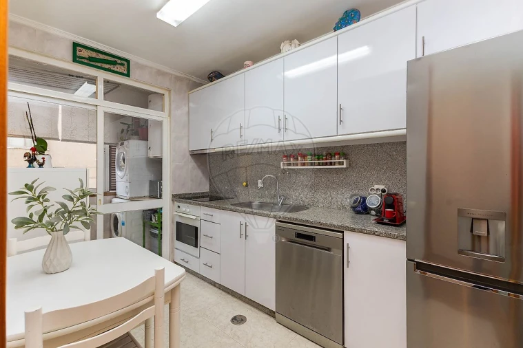 Apartamento T2 para Venda em Rio Tinto Foto 3