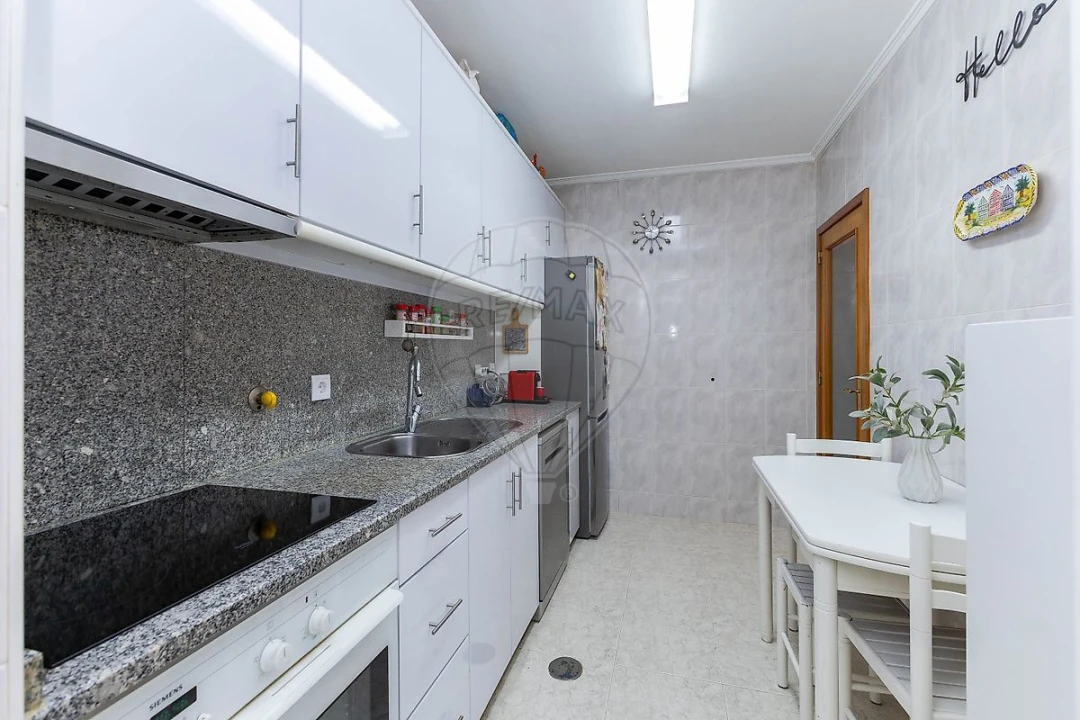 Apartamento T2 para Venda em Rio Tinto Foto 9